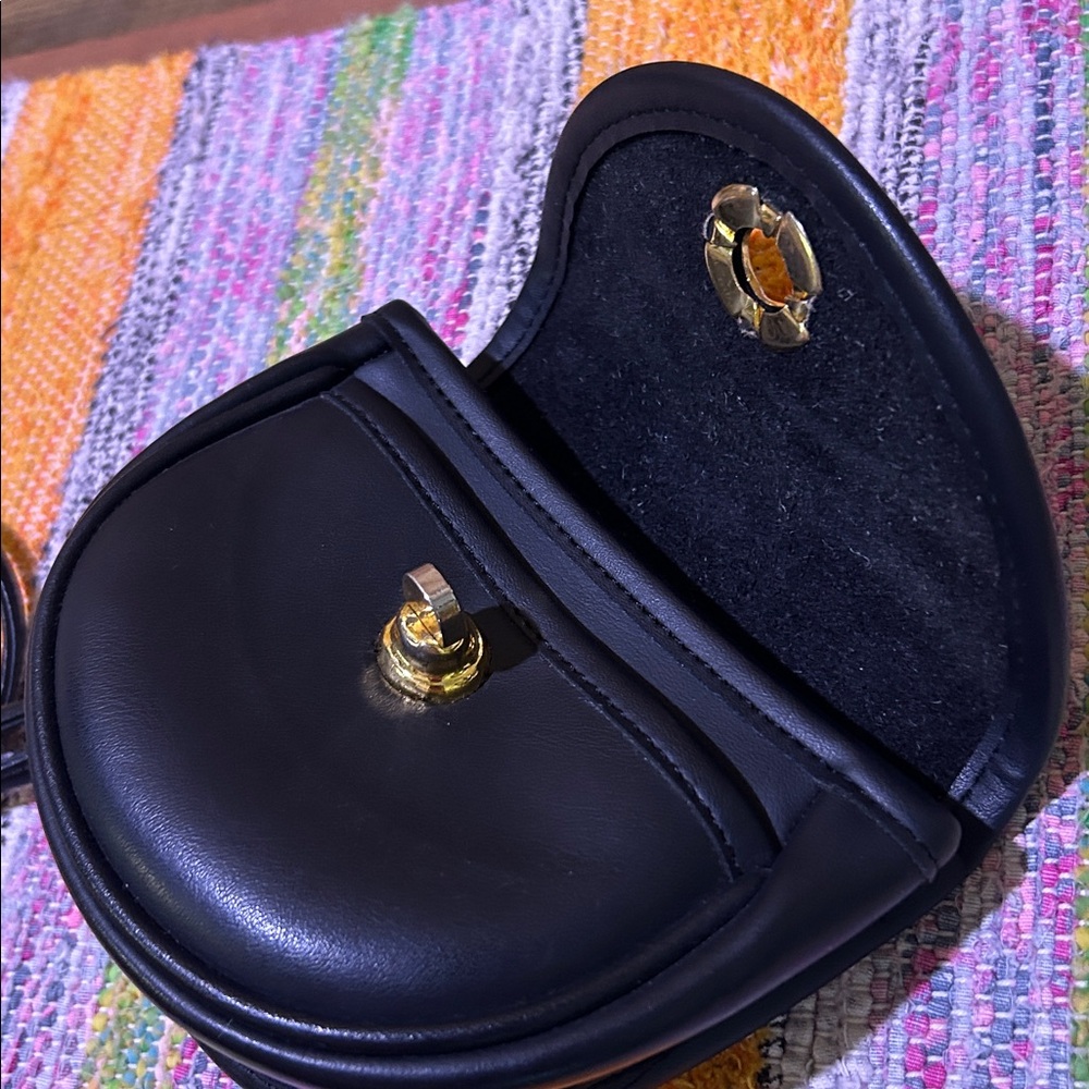 Vintage Coach Black Mini Crossbody Belt Bag Made in USA Turnlock Rare - Picture 5 of 6